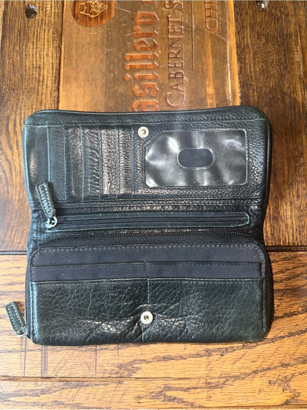 Vintage Fossil Embossed Leather Zip Clutch Wallet - Picture 4 of 7